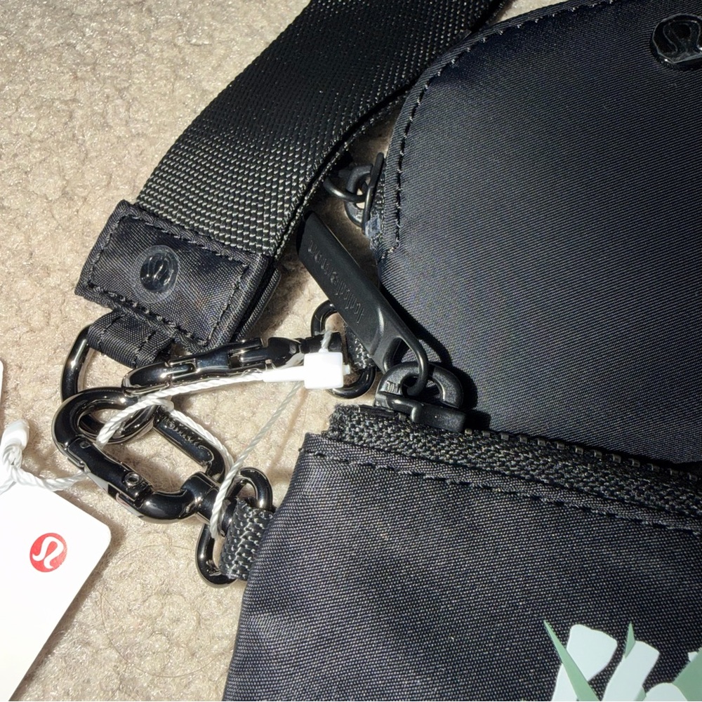 LULULEMON HAWAII EXCLUSIVE WRISTLET! ✨ - Picture 4 of 4